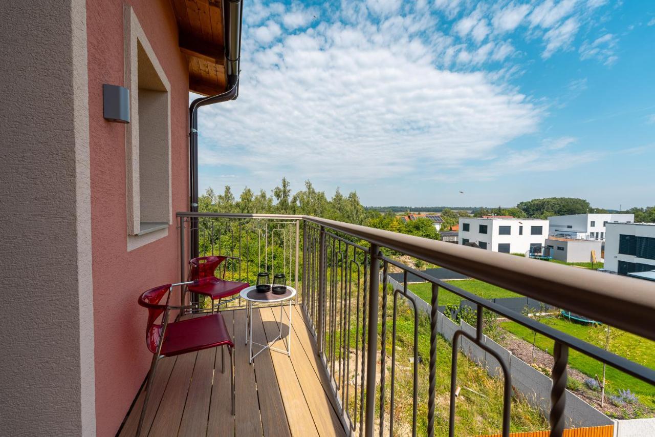 Nové Jirny Laskara Garden Apartment By Prague Forest מראה חיצוני תמונה