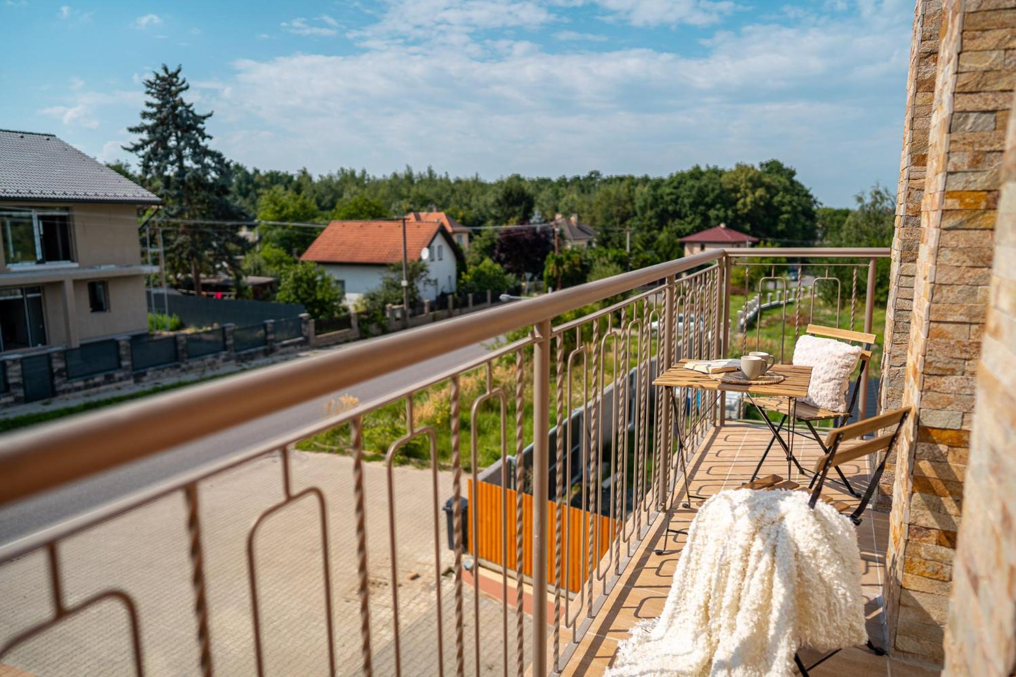 Nové Jirny Laskara Garden Apartment By Prague Forest מראה חיצוני תמונה
